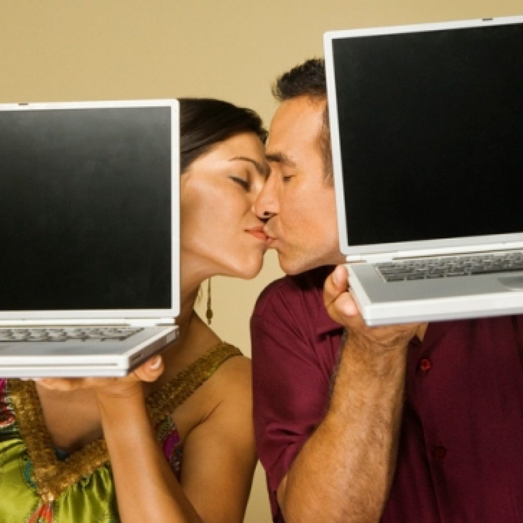 Виртуальная любовь. Интернет отношения. Как креативно познакомиться в интернете.